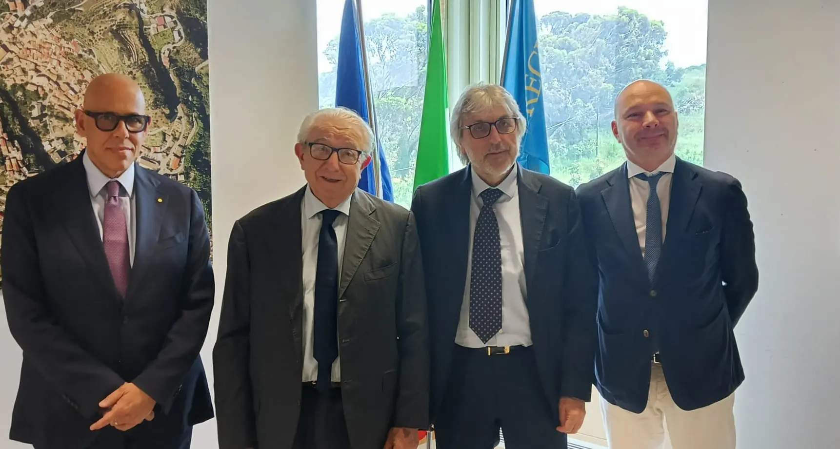 La farmacia al centro dei servizi, Federfarma sigla l’accordo con la Regione:\u00A0«Modello che valorizza i presidi territoriali»\n