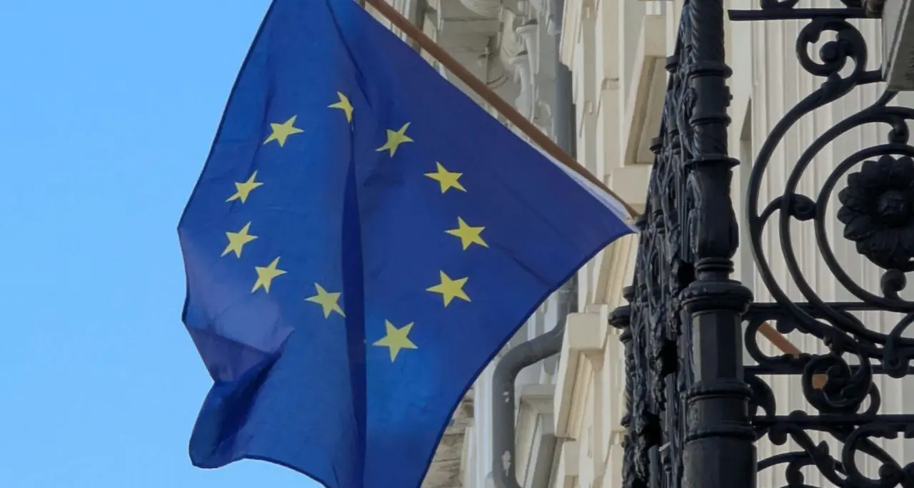 Prima di Maastricht l’Europa era attrito di confini e valute: oggi resta memoria di pace nata dal conflitto ma non ha identità\n
