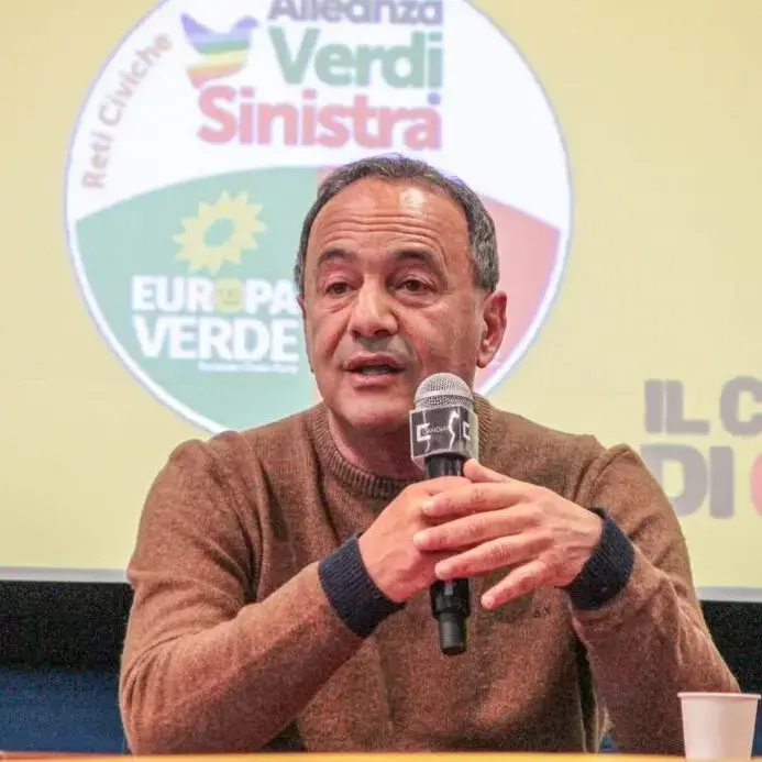<p>Lucano sospeso da sindaco di Riace: eseguita la sentenza d'appello. «Ricorrerò in Cassazione»</p>