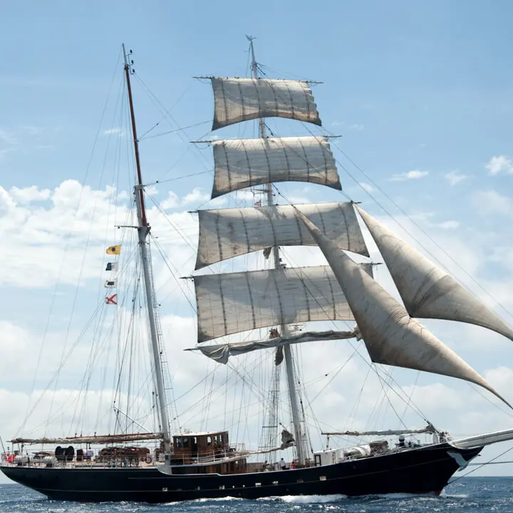 Il brigantino della Marina militare Nave Italia fa rotta su Vibo Marina ma non sarà possibile visitarlo\n