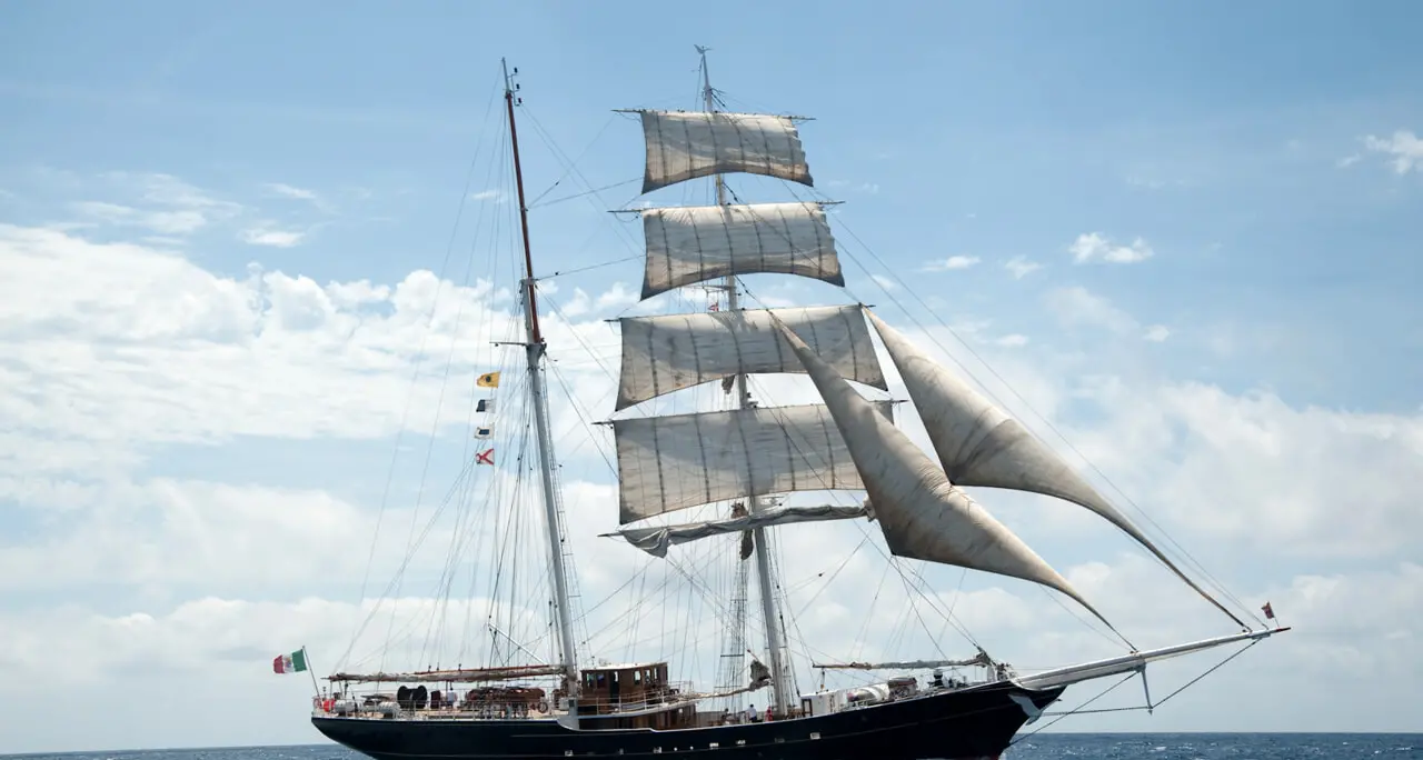Il brigantino della Marina militare Nave Italia fa rotta su Vibo Marina ma non sarà possibile visitarlo\n