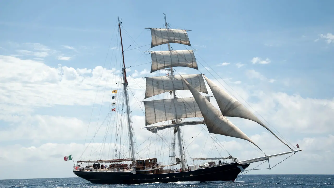 Il brigantino della Marina militare Nave Italia fa rotta su Vibo Marina ma non sarà possibile visitarlo\n