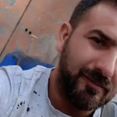 Operaio precipita dal tetto e muore, tragico incidente sul lavoro nel Reggino: avviate le indagini\n