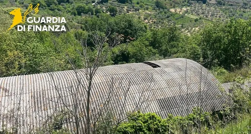 Amianto in un’area di 60 mila metri quadri, sequestro della Finanza nel Cosentino | FOTO\n
