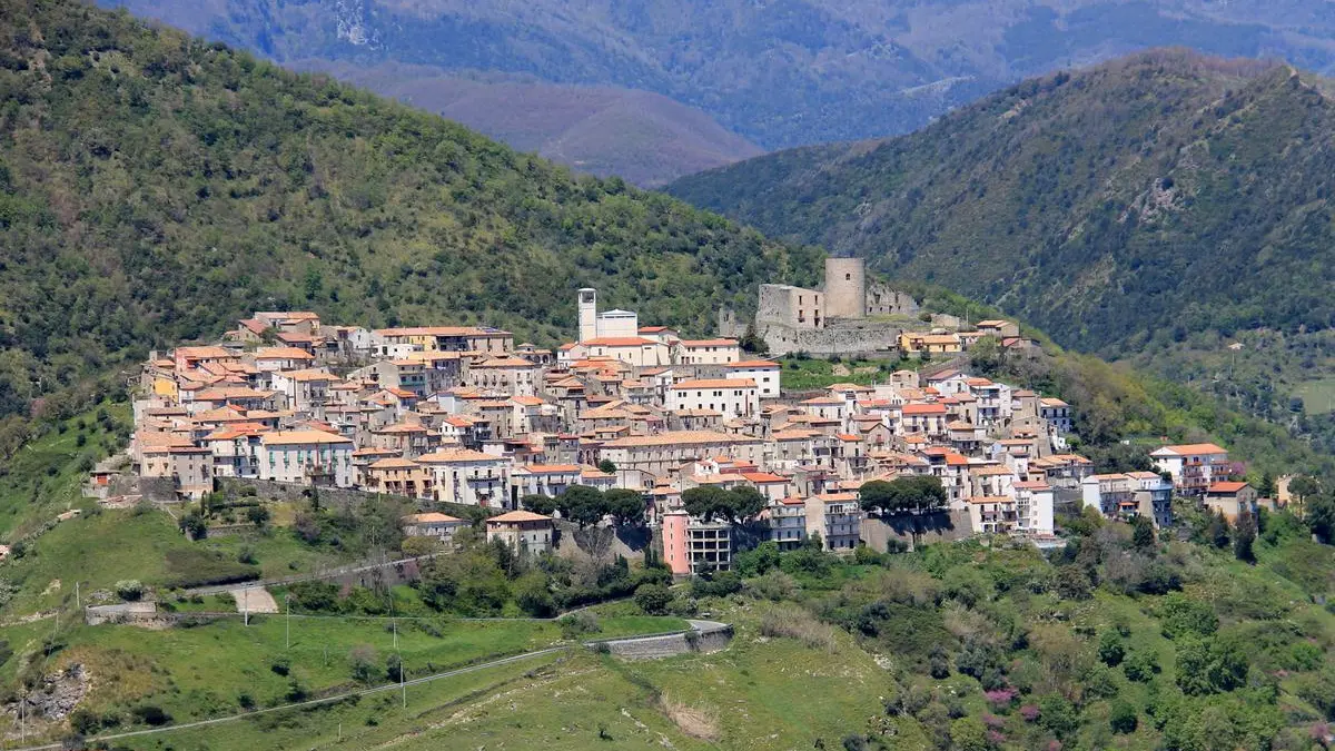 <p>Malvito (foto dal sito Calabria Straordinaria)</p>\\n