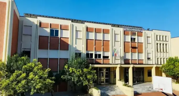 Voti alterati al Liceo Scientifico di Lamezia, in nove rinviati a giudizio. L’ex dirigente sceglie il rito abbreviato –\u00A0NOMI\n