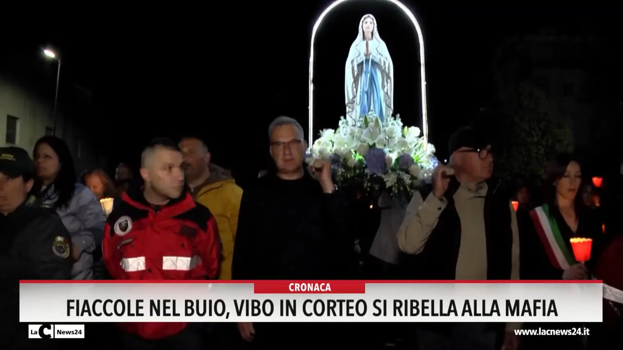 Fiaccole nel buio, Vibo in corteo si ribella alla mafia
