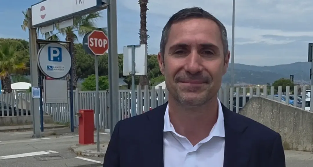 Gestione dei parcheggi all’Aeroporto di Lamezia Terme, Alecci:\u00A0«Servizio esternalizzato, la Regione rinuncia a 15 milioni di euro di ricavi»\n
