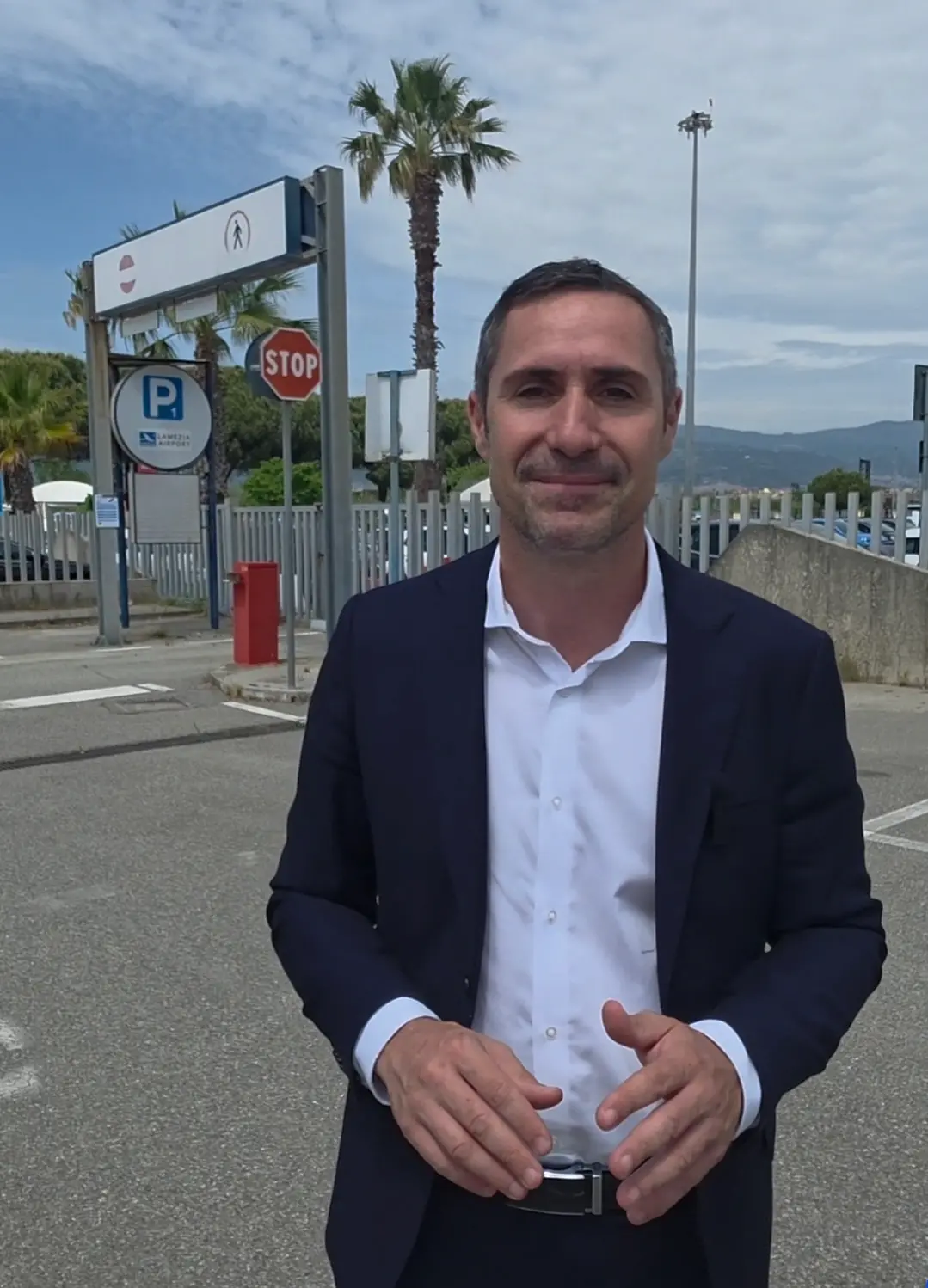 Gestione dei parcheggi all’Aeroporto di Lamezia Terme, Alecci:\u00A0«Servizio esternalizzato, la Regione rinuncia a 15 milioni di euro di ricavi»\n