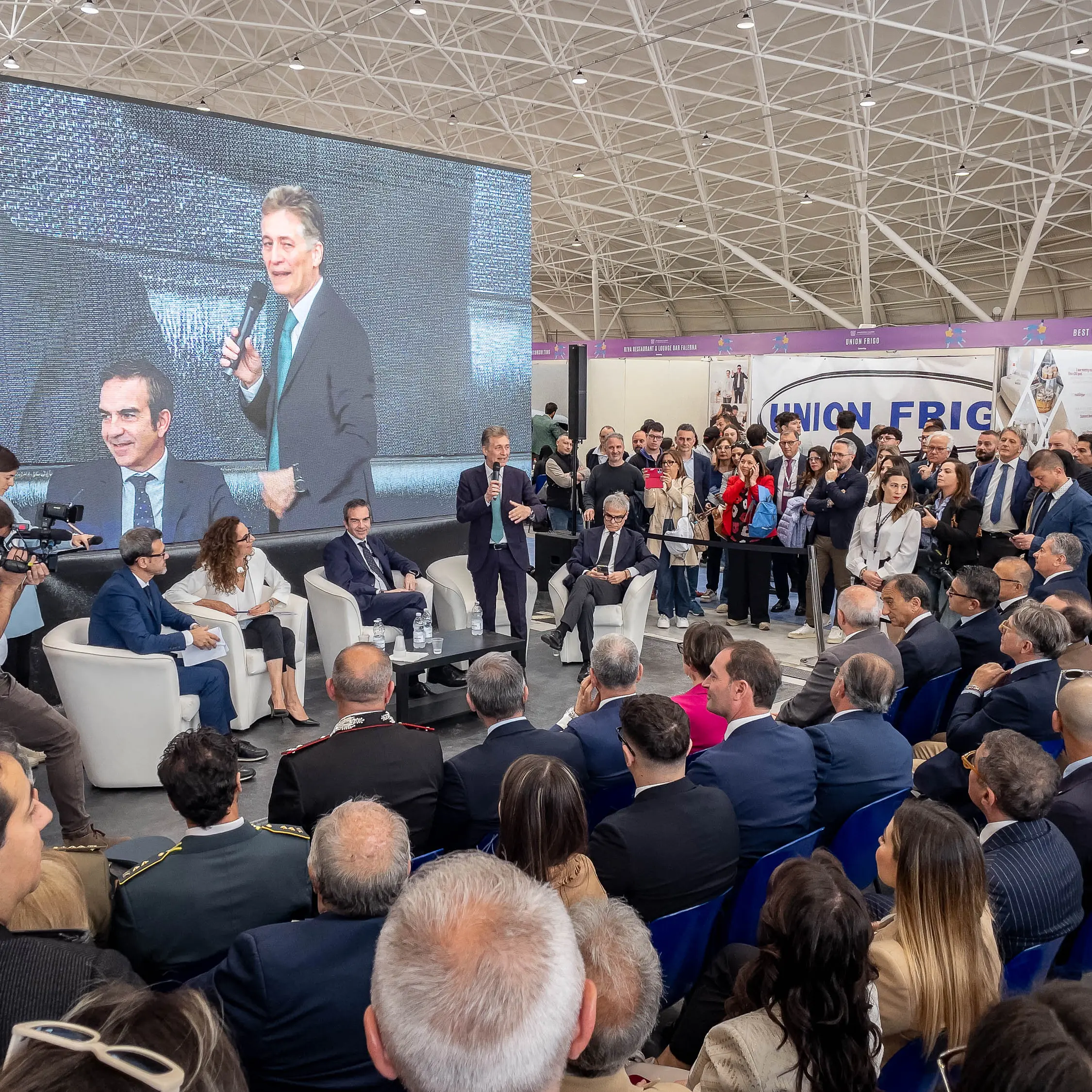Career Day 2026: Catanzaro diventa la capitale del lavoro. Oltre 3.000 presenze al Polo “Colosimo”\n