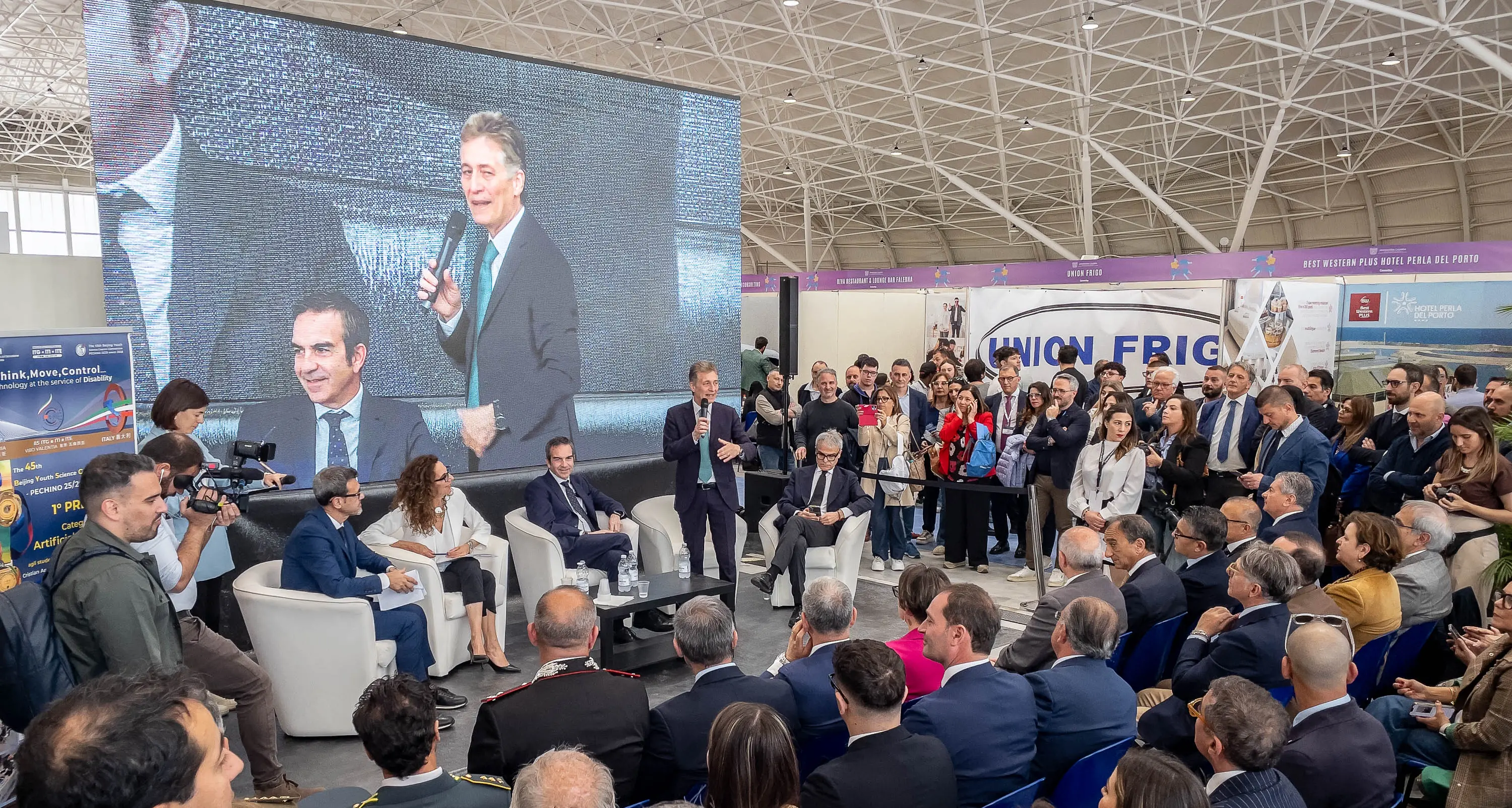 Career Day 2026: Catanzaro diventa la capitale del lavoro. Oltre 3.000 presenze al Polo “Colosimo”\n