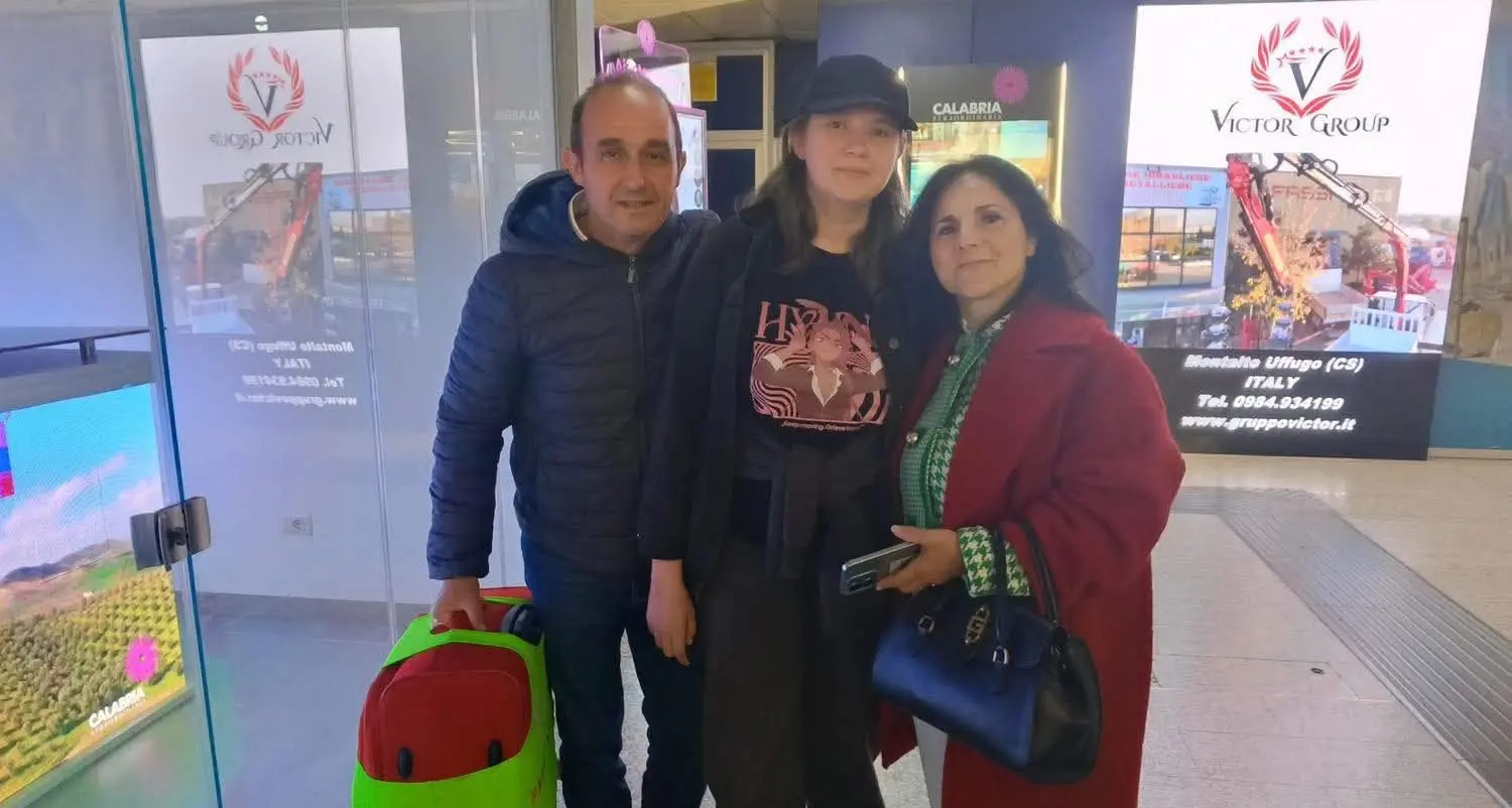 <p>Dalla Bielorussia alla Calabria, <span style=\"color:hsl(0, 75%, 60%);\">la rinascita di Vika</span>: «Era straziante vederla partire, ora finalmente resterà con noi»</p>