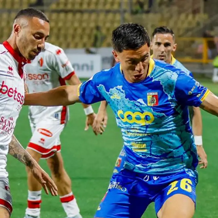 Il Bari vince a Catanzaro e conquista i playout: al “Ceravolo” finisce 3-2 per i pugliesi\n