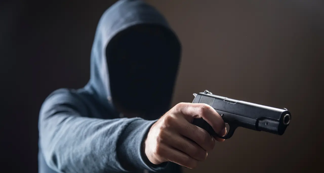 Giovane gambizzato nella notte a Sant’Onofrio: nel Vibonese ormai è un bollettino di guerra\n
