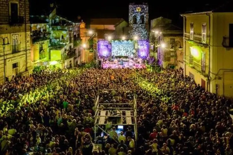 Il Kaulonia Tarantella Festival ottiene il finanziamento regionale di 100 mila euro\n