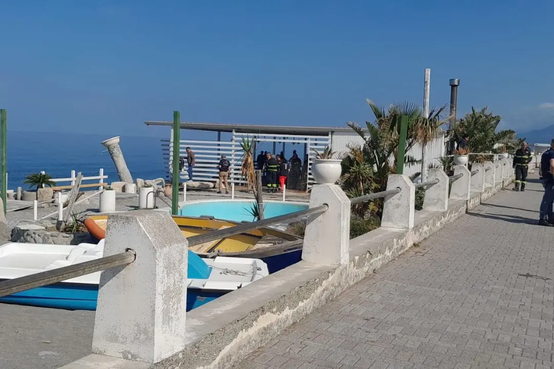 <p>Tragedia sul lavoro a Paola: operaio 23enne muore schiacciato da piattaforma cemento mentre monta lido</p>