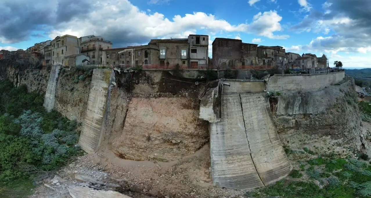 Fondi per dissesto, strade e scuole: alla Calabria oltre 244 milioni, l’elenco di tutti i 183 Comuni beneficiari\n