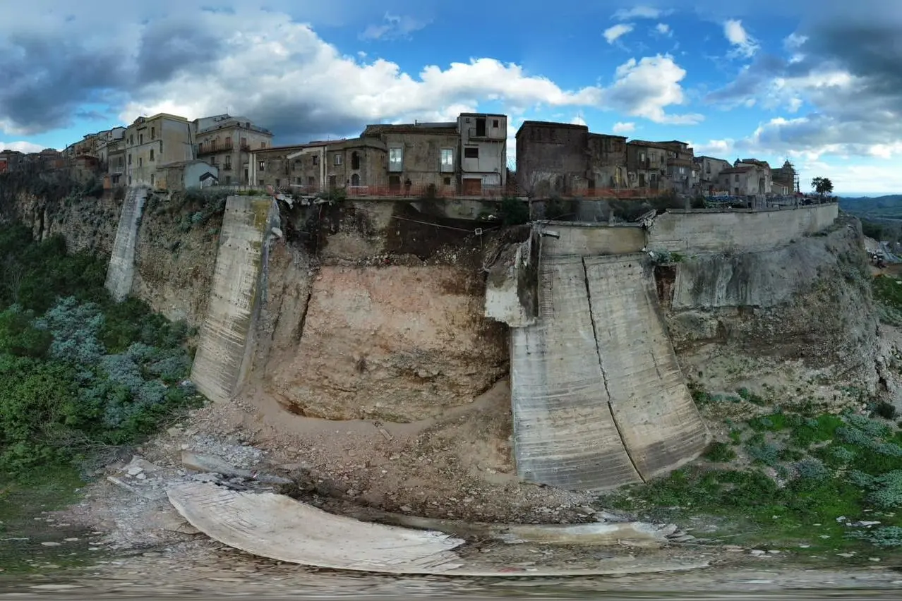 Fondi per dissesto, strade e scuole: alla Calabria oltre 244 milioni, l’elenco di tutti i 183 Comuni beneficiari\n
