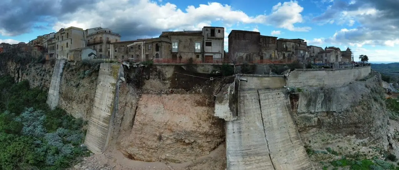 Fondi per dissesto, strade e scuole: alla Calabria oltre 244 milioni, l’elenco di tutti i 183 Comuni beneficiari\n