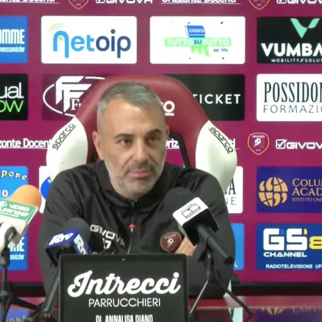 Verso Reggina-Athletic Palermo, Torrisi: «Dobbiamo isolarci dal contesto esterno, chi indossa questa maglia ha l’obbligo di onorarla»\n