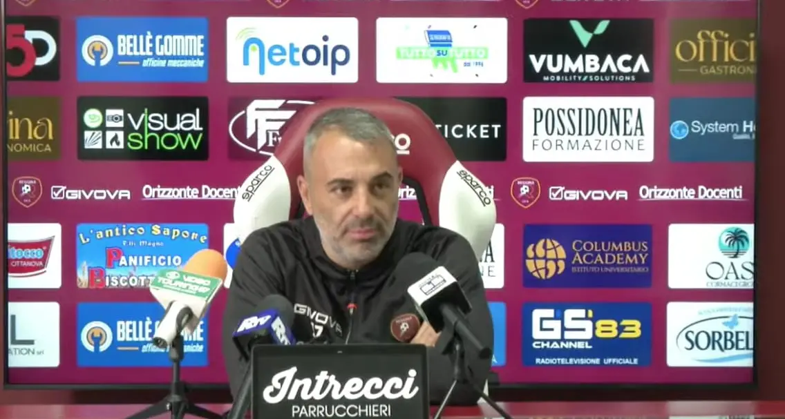 Verso Reggina-Athletic Palermo, Torrisi: «Dobbiamo isolarci dal contesto esterno, chi indossa questa maglia ha l’obbligo di onorarla»\n