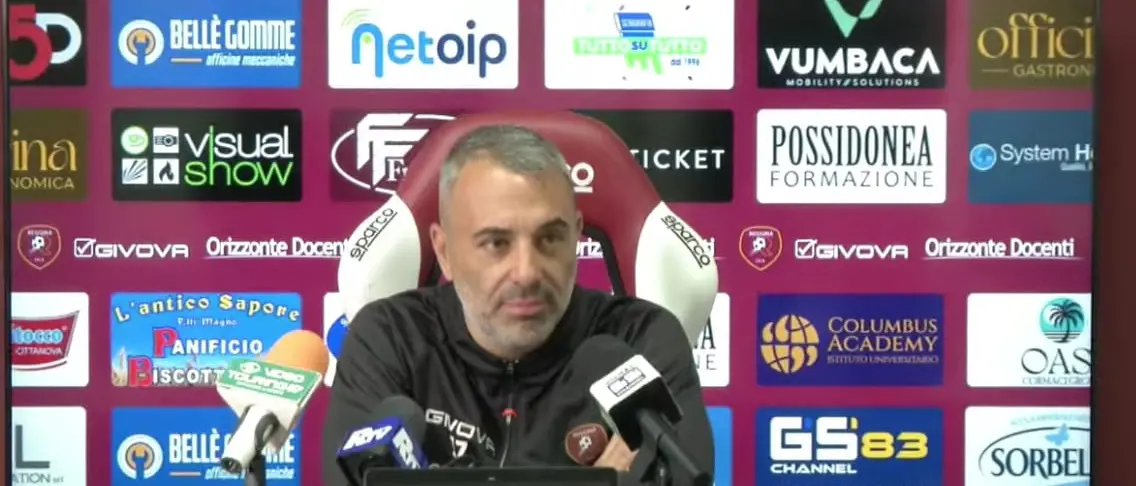 Verso Reggina-Athletic Palermo, Torrisi: «Dobbiamo isolarci dal contesto esterno, chi indossa questa maglia ha l’obbligo di onorarla»\n
