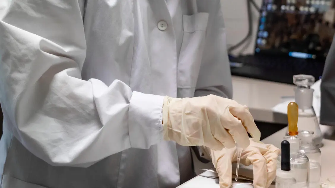 Hantavirus, rintracciato nel Reggino il passeggero calabrese del volo Klm: non ha sintomi ed era lontano dalla donna morta\n