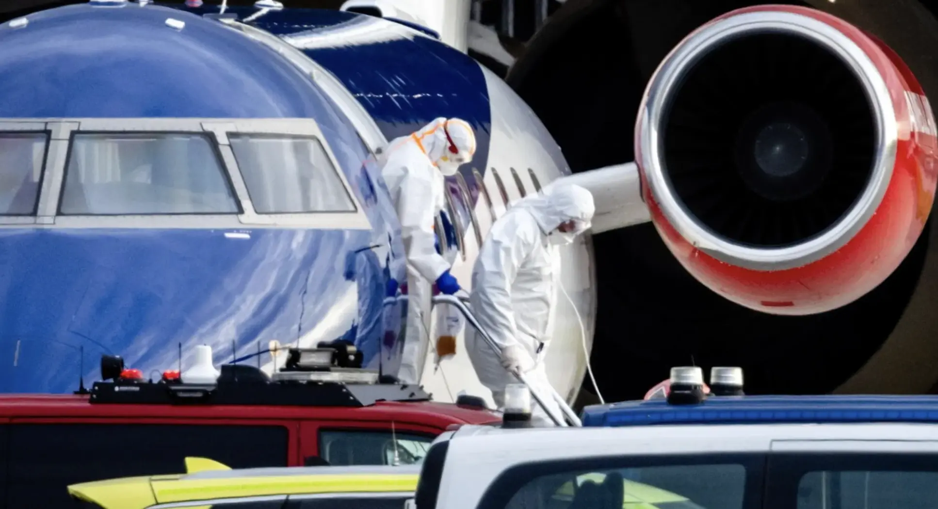 Hantavirus, rintracciati i quattro italiani sul volo: «Erano lontani dalla donna infetta e stanno bene»\n