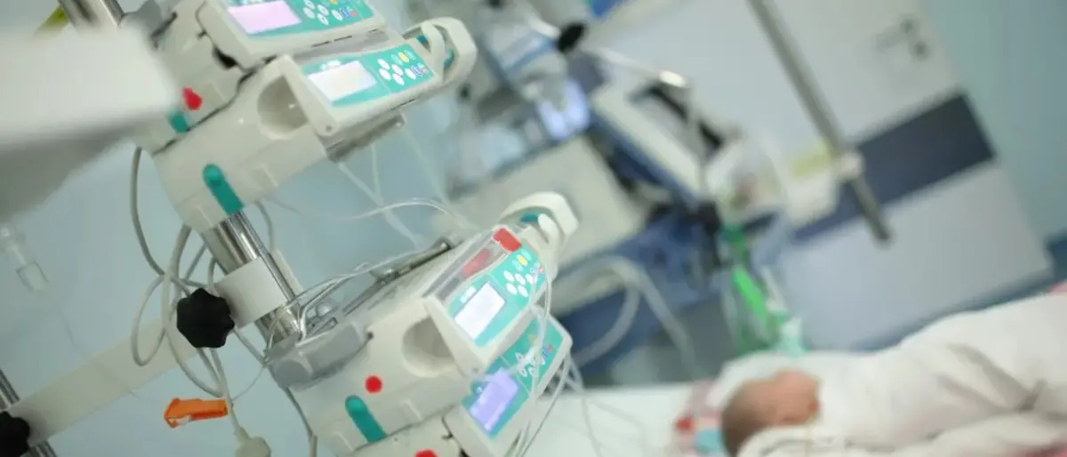 Bimbo di Paravati morto a soli 4 mesi, i genitori rompono il silenzio: «Vogliamo risposte dalla Procura di Cosenza»\n