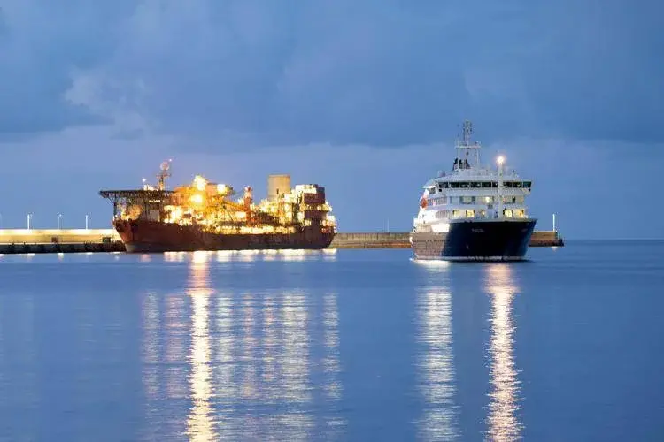 Hantavirus, la nave da crociera Hondius è a Tenerife: «A bordo contatti ad alto rischio»\n