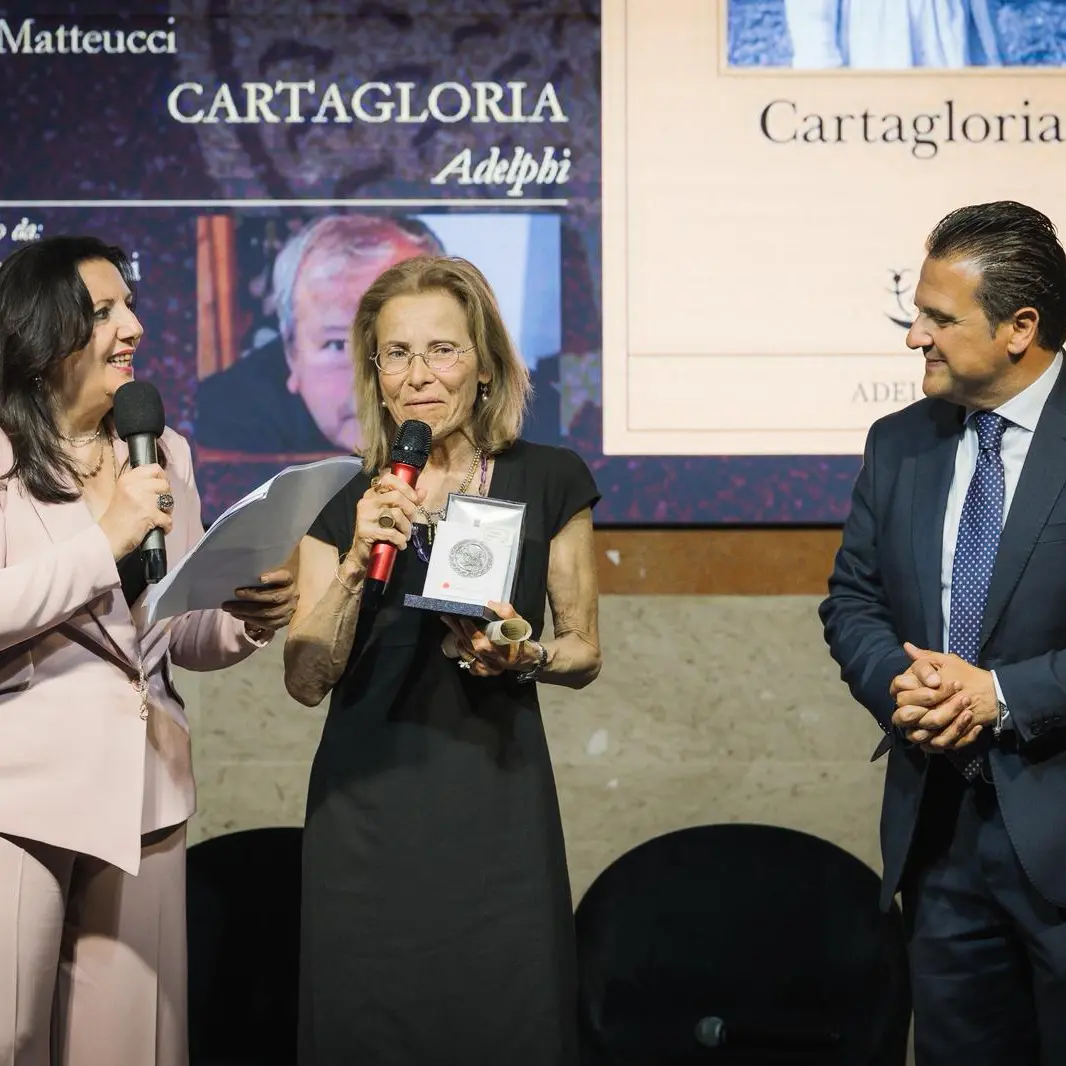 Bovalino,\u00A0“Cartagloria” di Rosa Matteucci vince la IX edizione del Premio letterario “Mario La Cava”\n