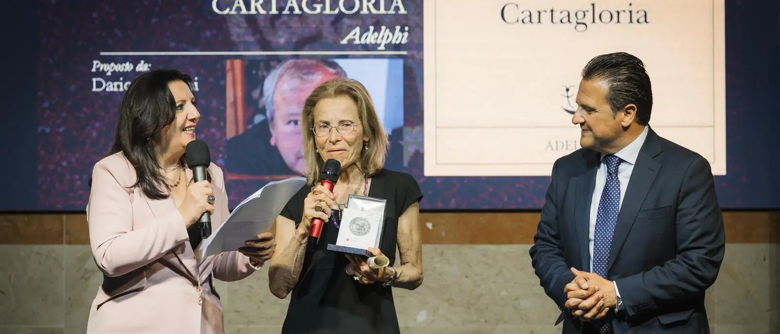 Bovalino,\u00A0“Cartagloria” di Rosa Matteucci vince la IX edizione del Premio letterario “Mario La Cava”\n