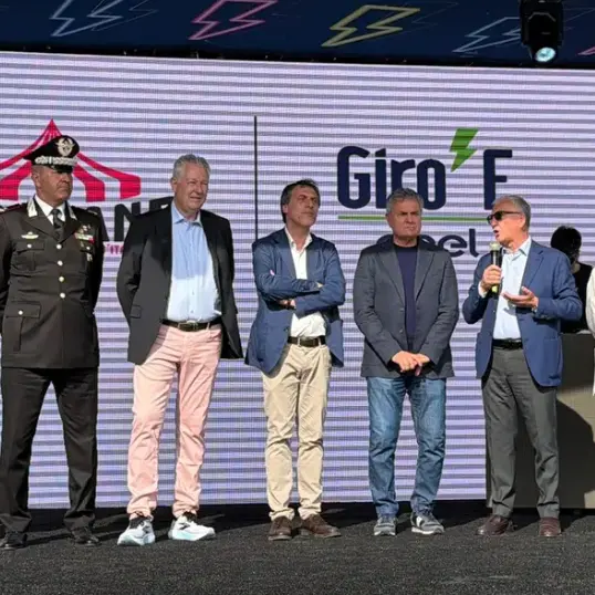 Catanzaro si tinge di rosa, Battaglia: «Una città viva, partecipata e pronta alla grande partenza del Giro D’Italia»\n