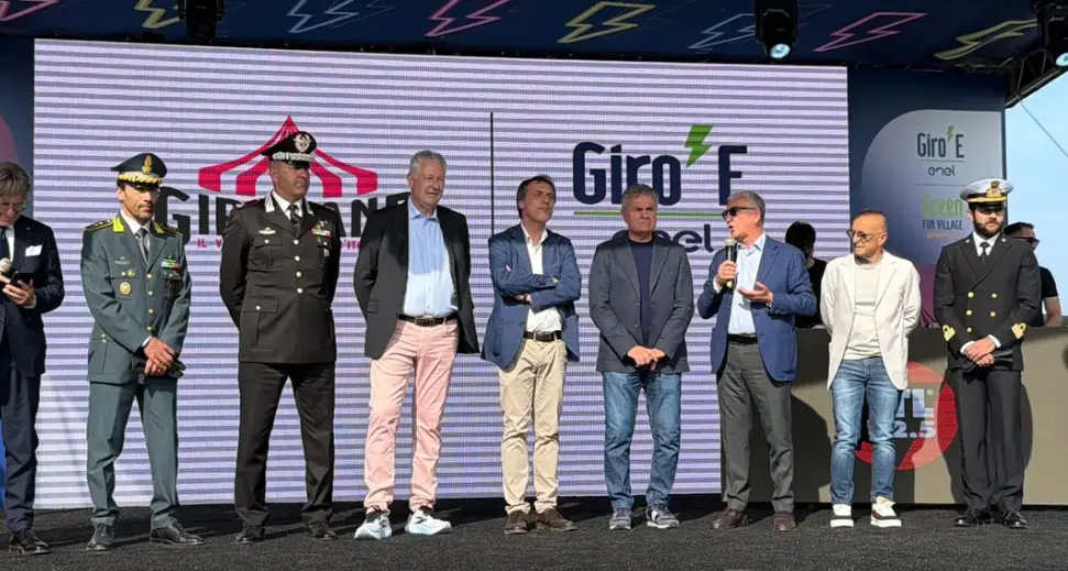 Catanzaro si tinge di rosa, Battaglia: «Una città viva, partecipata e pronta alla grande partenza del Giro D’Italia»\n