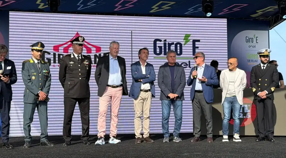 Catanzaro si tinge di rosa, Battaglia: «Una città viva, partecipata e pronta alla grande partenza del Giro D’Italia»\n
