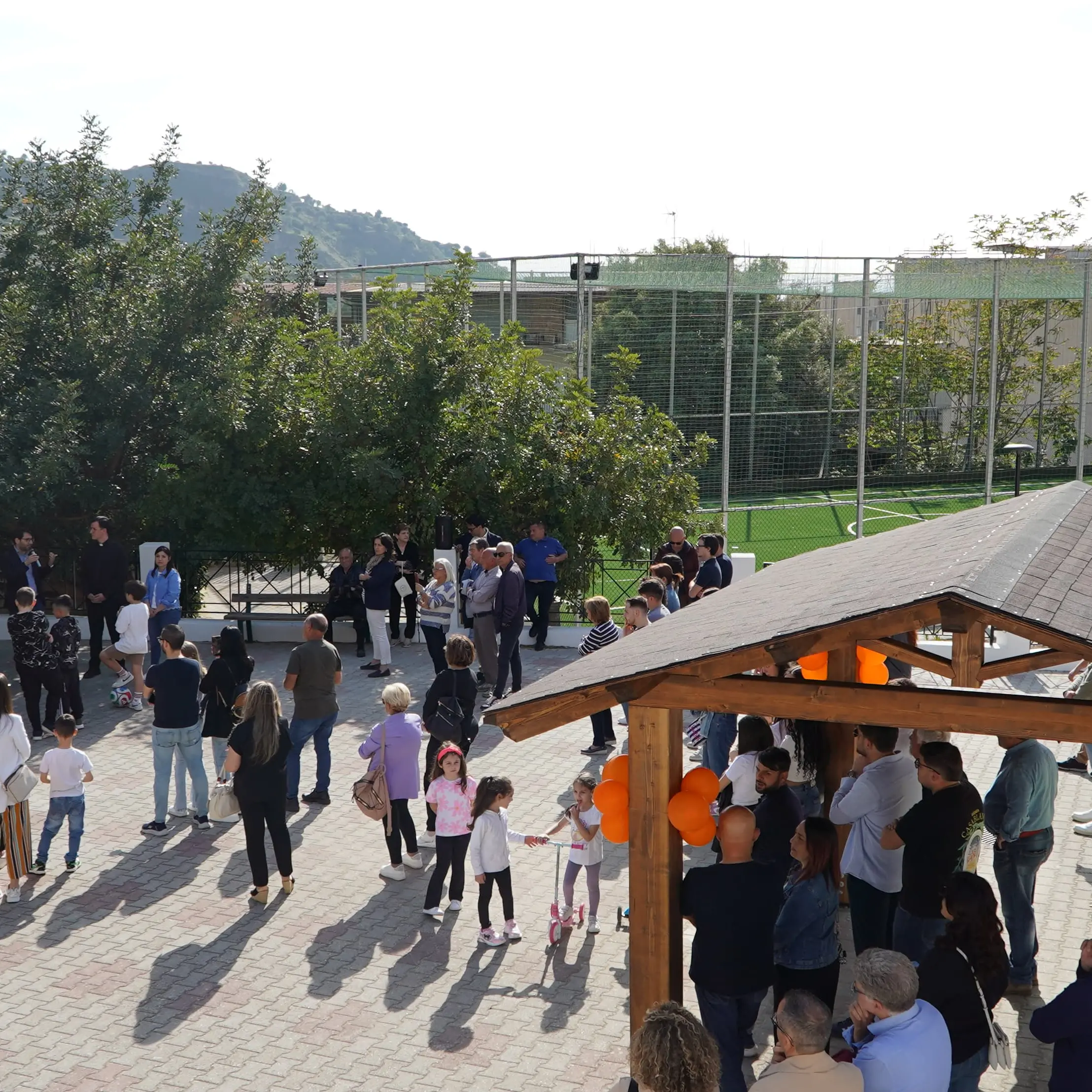 Oliveto, riconsegnati piazza e campo di calcetto\n