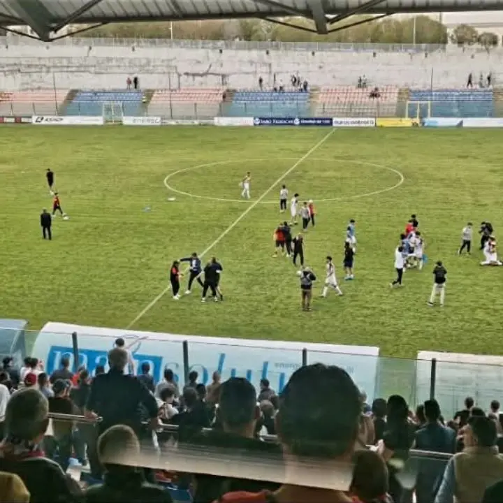 Serie D, la Vibonese si salva\u00A0dopo un anno di agonia: il playout contro l'Acireale sorride ai rossoblù che vincono 1-0\n
