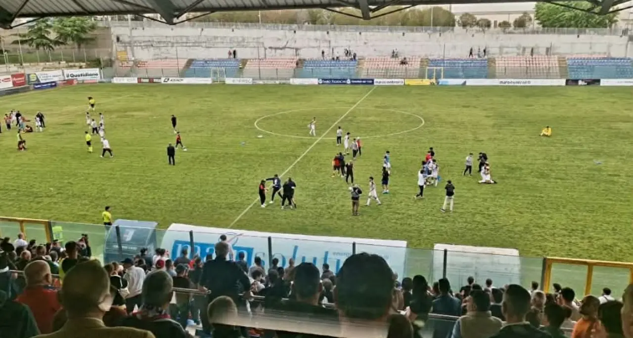 Serie D, la Vibonese si salva\u00A0dopo un anno di agonia: il playout contro l'Acireale sorride ai rossoblù che vincono 1-0\n