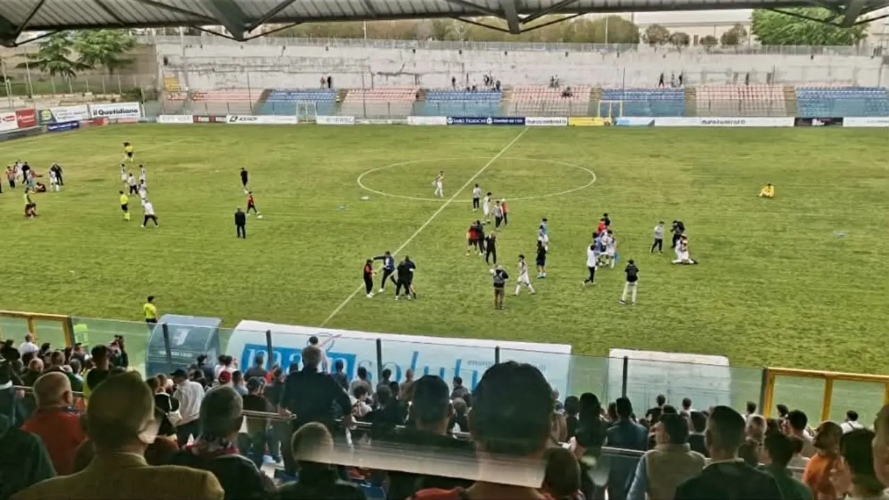 Serie D, la Vibonese si salva\u00A0dopo un anno di agonia: il playout contro l'Acireale sorride ai rossoblù che vincono 1-0\n