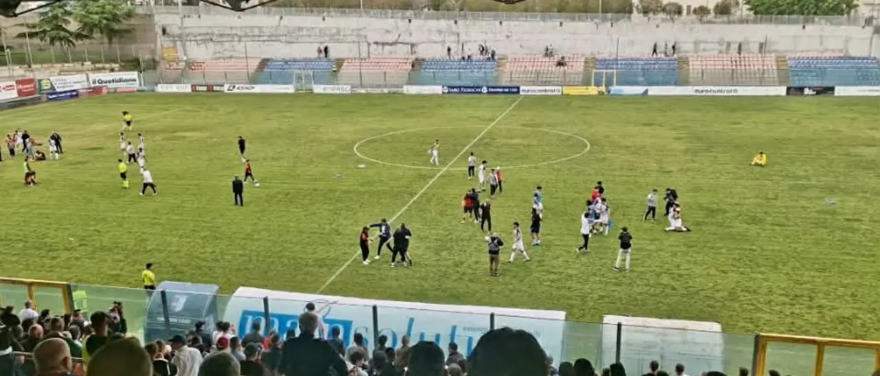 Serie D, la Vibonese si salva\u00A0dopo un anno di agonia: il playout contro l'Acireale sorride ai rossoblù che vincono 1-0\n