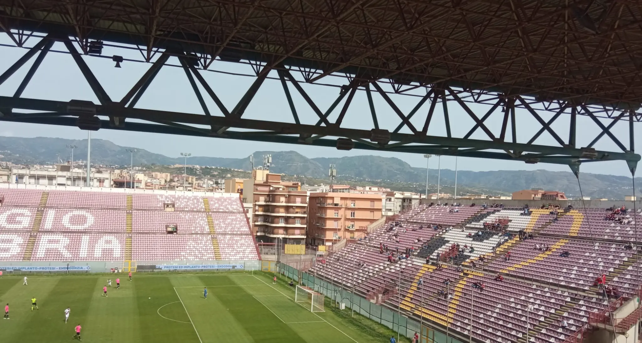<p>La Reggina supera l’Athletic Palermo di misura in uno stado Granillo deserto</p>