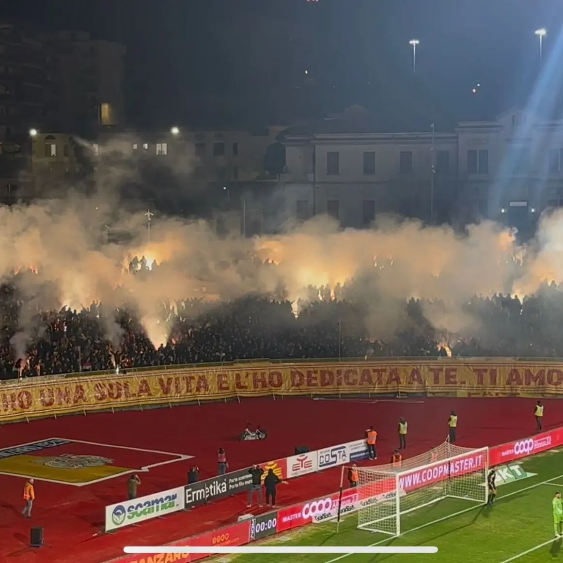 Gli Ultras Catanzaro\u00A0chiamano a raccolta il popolo giallorosso per la gara contro l’Avellino: «Trasformiamo il Ceravolo in un inferno»\n