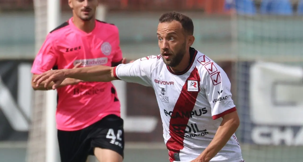 <p>Serie D, <span style=\"color:hsl(0, 75%, 60%);\">playoff e playout per le calabresi</span>: la Reggina va in finale, per la Vibonese arriva la salvezza</p>