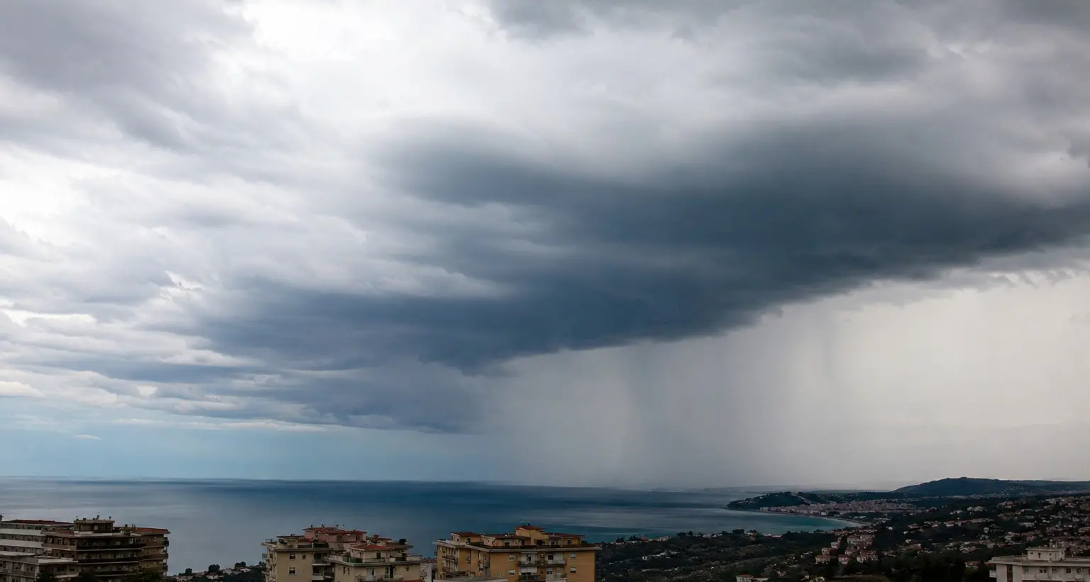 Anticiclone in Calabria fino a martedì,\u00A0da metà settimana tornano piogge e freddo: le previsioni\n