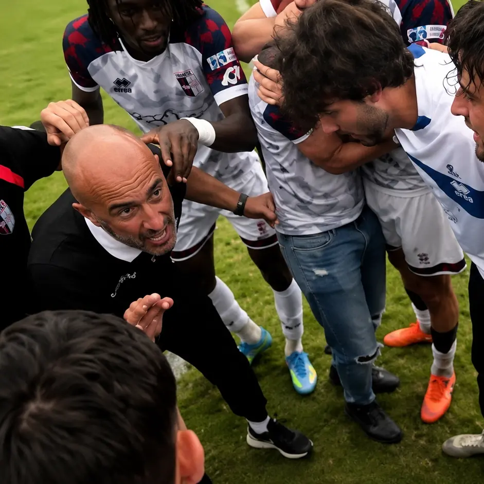 Vibonese, l’abbraccio di Fanello alla squadra dopo la salvezza: «Vi ringrazio di cuore» –\u00A0VIDEO\u00A0\n
