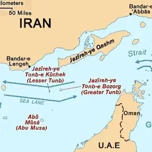 Nello Stretto di Hormuz calo dell’89% dei transiti giornalieri, ferme mille navi con merci per 23,7 miliardi di dollari\n