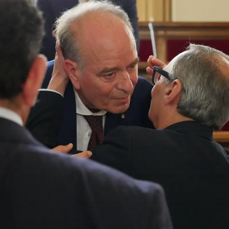 Consiglio comunale Reggio, il saluto di Battaglia al consigliere Minicuci\n