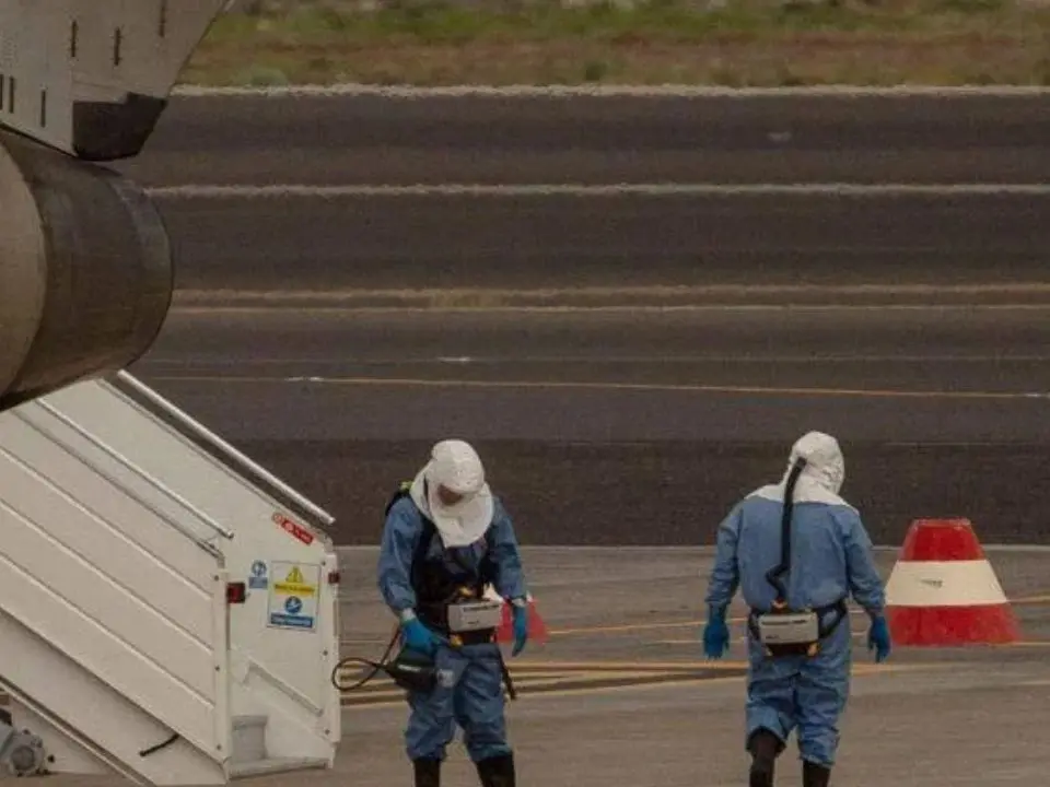 Hantavirus, quarantena per i giovani di Calabria e Campania: «Stanno bene». Peggiora una turista francese