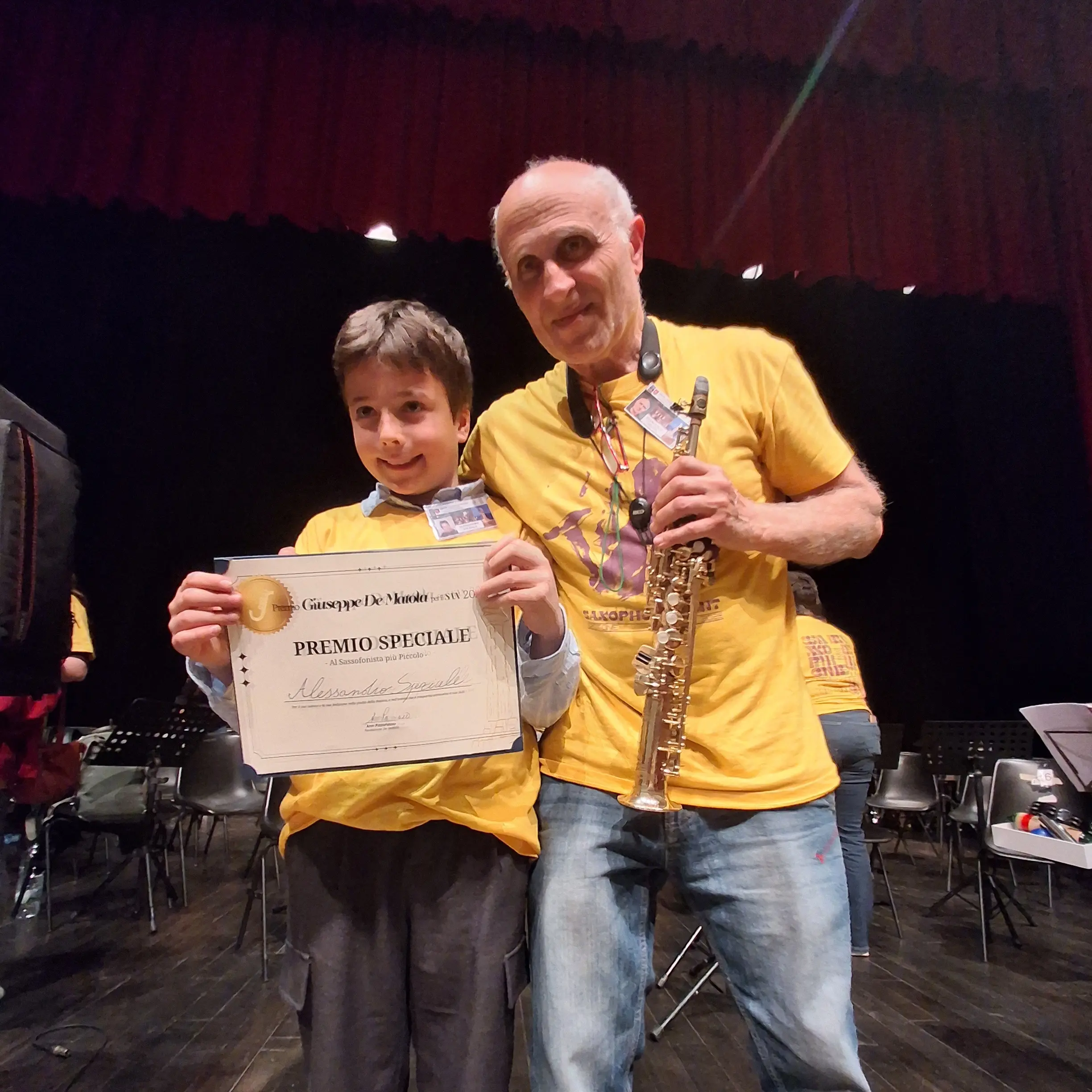 Un giovanissimo vibonese brilla con il suo sassofono a Crotone: premio speciale per Alessandro Speziale\n