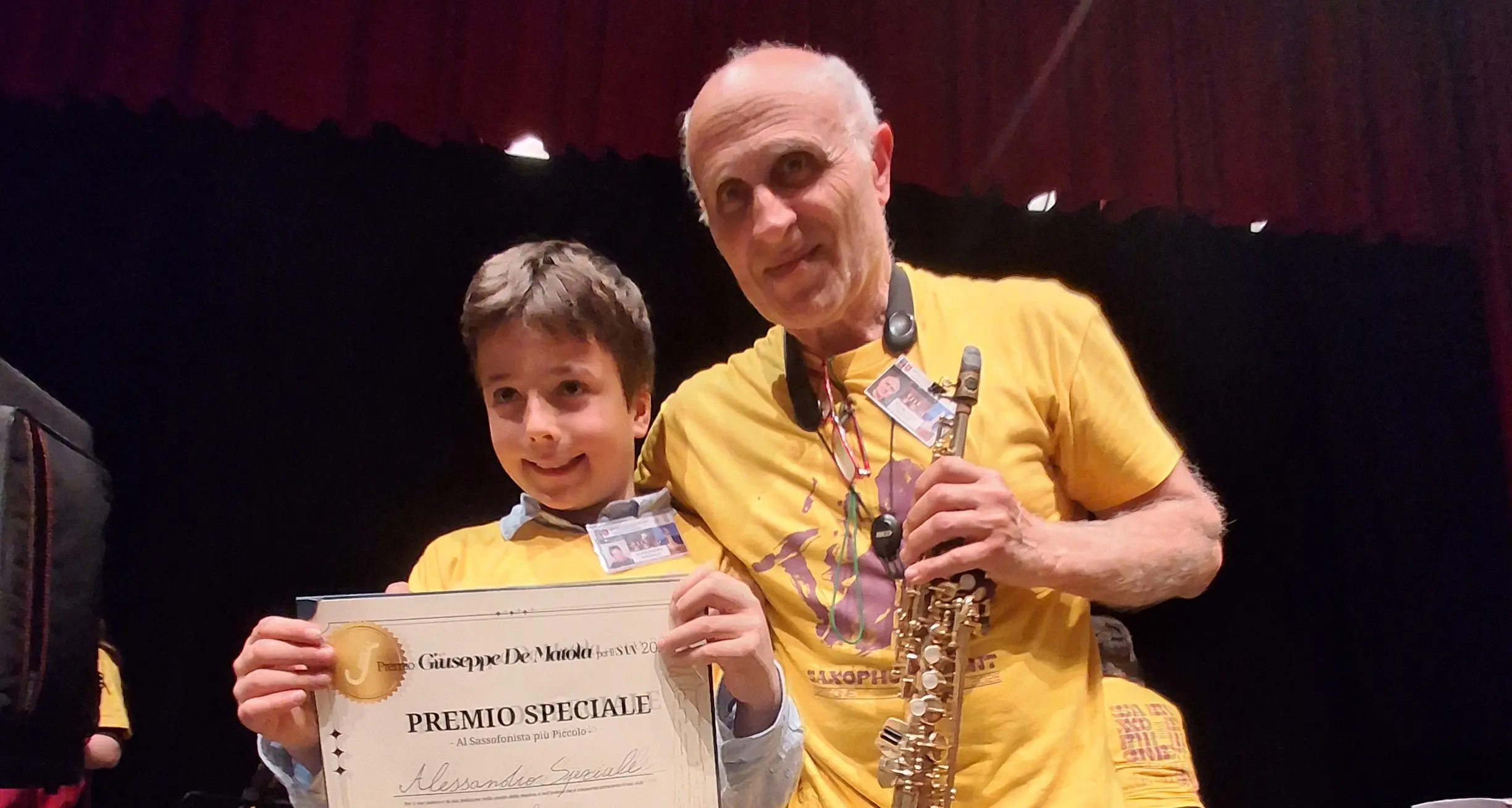 Un giovanissimo vibonese brilla con il suo sassofono a Crotone: premio speciale per Alessandro Speziale\n